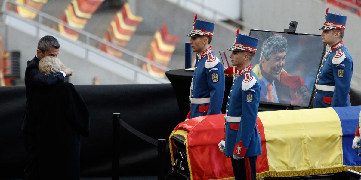 Misterul absenței lui Nicușor Dan la catafalcul lui Mircea Lucescu