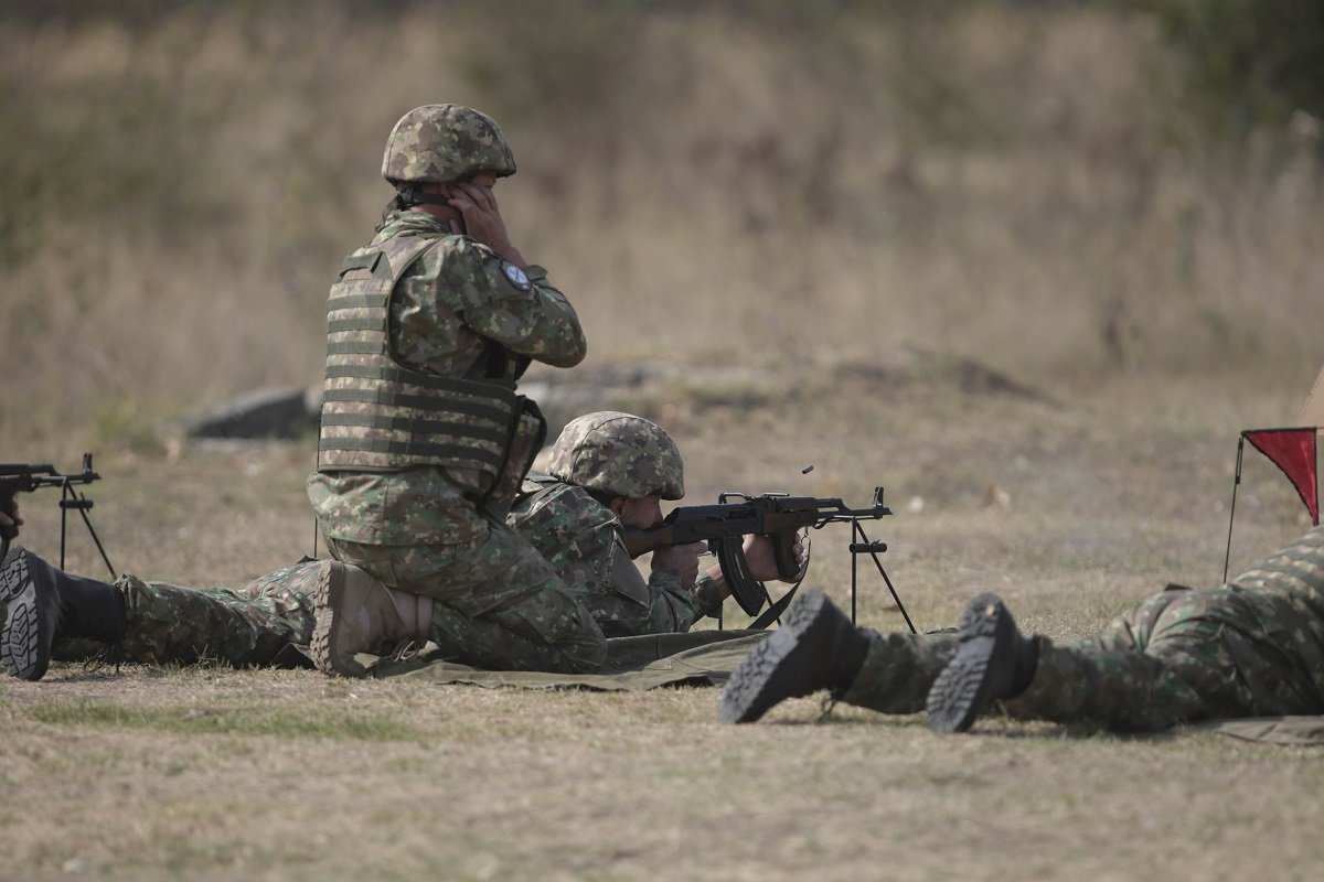 Ministrul Apărării și șeful Statului Major au vizitat Batalionul 265 Poliție Militară pentru pregătire de soldați voluntari Ministrul Apărării Naționale, Radu Miruță, împreună cu șeful Statului Major al Apărării, generalul Gheorghiță Vlad, au efectuat marți o vizită la Batalionul 265 Poliție Militară