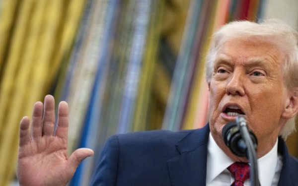 Iranienii fac parodie la Donald Trump: „Blockade, Blockade” pe melodia „Voyage”