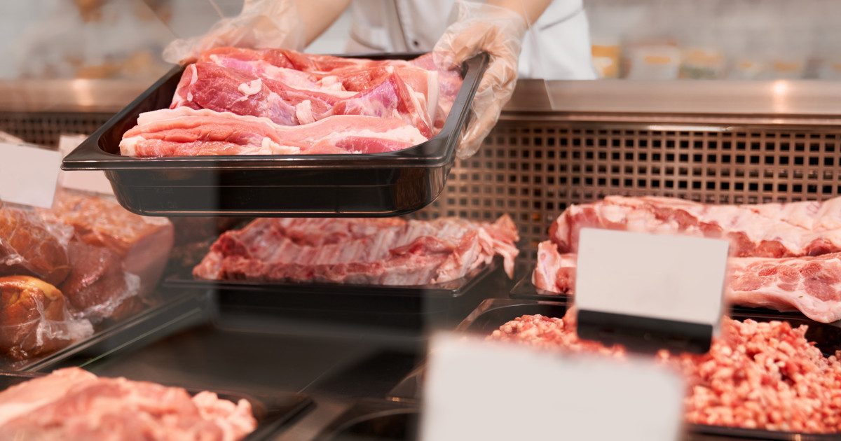 Prețurile scumpesc carnea de miel înainte de Paște până la 60 de lei pe kg, producătorul explică că 75% din vânzări au loc acum