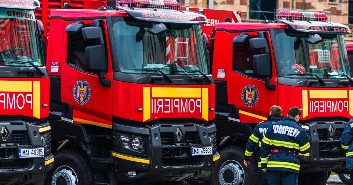 Incendiu devastator în Constanța: Blocul social, în flăcări, locatari prinși?