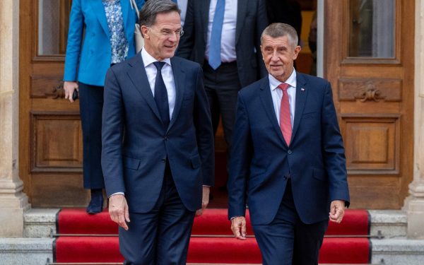 BABIȘ, sub presiune NATO: Taie fondurile pentru Apărare, dar vrea să respecte angajamentele
