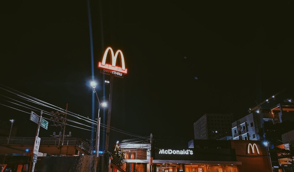 Directorul McDonald’s, gafă marca „mămica”: Explicația șocantă a incidentului