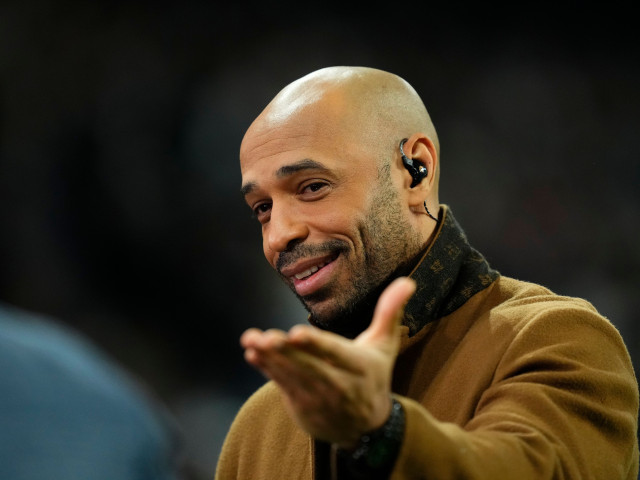 THIERRY HENRY, sceptic față de o decizie a lui ISTVAN KOVACS Fostul mare fotbalist THIERRY HENRY și-a exprimat public îndoielile cu privire la o decizie luată de arbitrul ISTVAN KOVACS, în timpul unui meci de fotbal