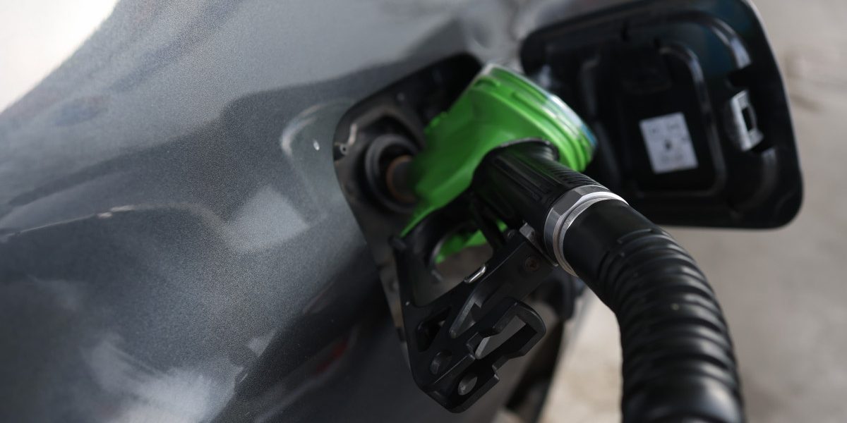 Benzina sub 8 lei! Prețul scade după două luni de scumpiri în România