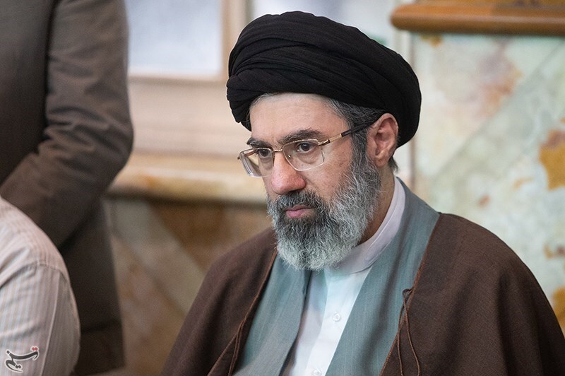 AYATOLLAHUL Khamenei, desfigurat, se recuperează, dar e lucid