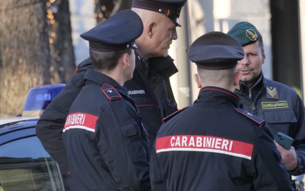Zeci de ostatici, eliberați la Napoli după un jaf armat spectaculos
