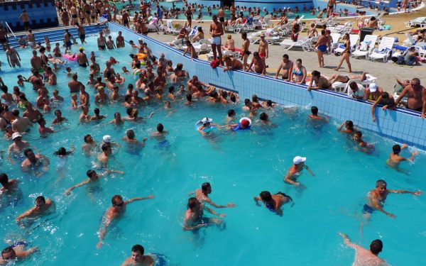 Guvernul pompează 410 milioane lei în bilete de tratament: Cine beneficiază?