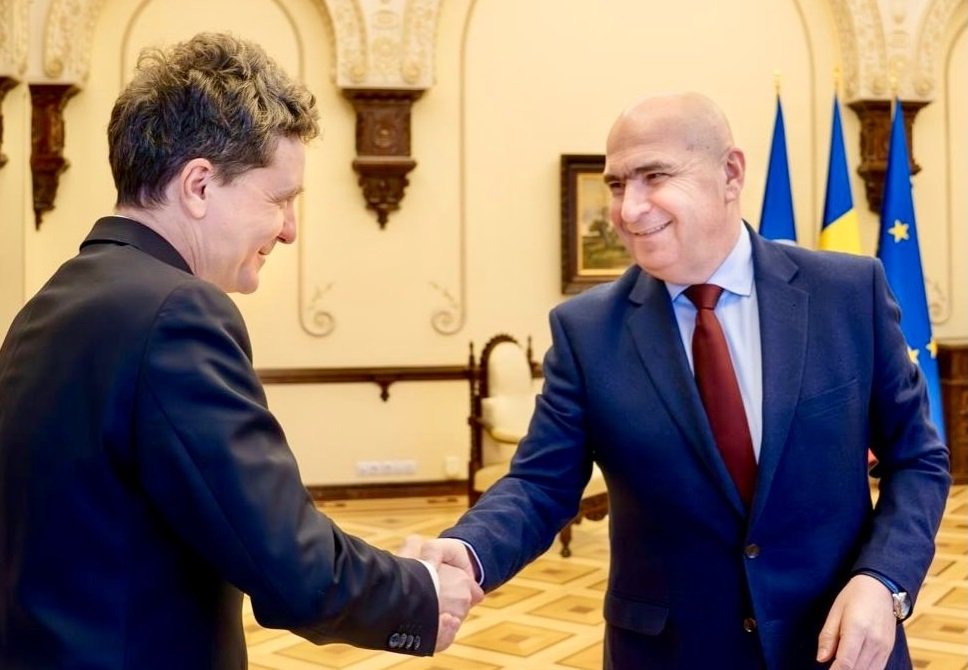 Președintele Nicușor Dan răspunde la întrebările despre posibila demisie a premierului Ilie Bolojan Nicușor Dan, liderul USR, a fost întrebat marți la Timișoara despre scenariul în care PSD amenință cu ieșirea de la guvernare