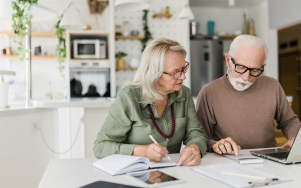 ASF schimbă regulile pentru Pilonul III: mai puține restricții la pensii, bani mai repede