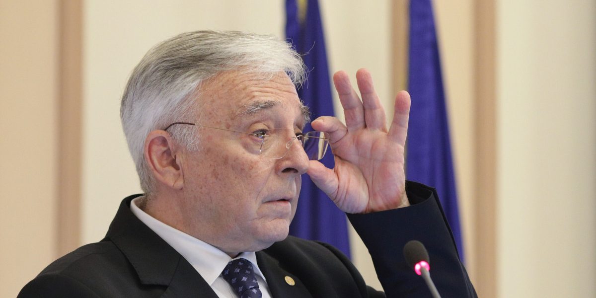 Isărescu: Lumea „s-a plictisit” de stabilitate financiară, dar o va regreta