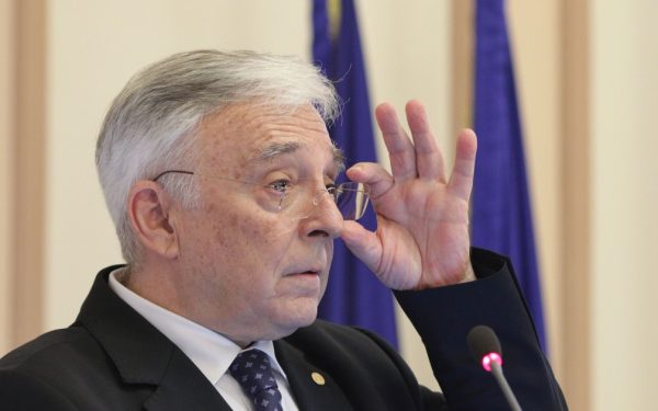 Isărescu: Lumea „s-a plictisit” de stabilitate financiară, dar o va regreta