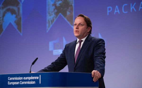 Ancheta de spionaj: Ungurul Varhelyi, apropiat al lui Orban, pe ultima sută de metri