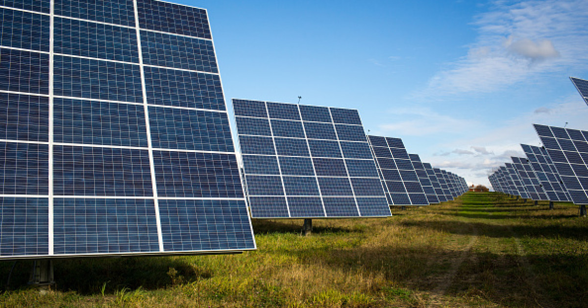 Premierul ILIE BOLOJAN a anunțat, miercuri, intenția guvernului de a elimina avizele tehnice de racordare (ATR) la rețelele electrice, o măsură menită să stopeze speculațiile și să faciliteze investițiile legitime în domeniul energetic