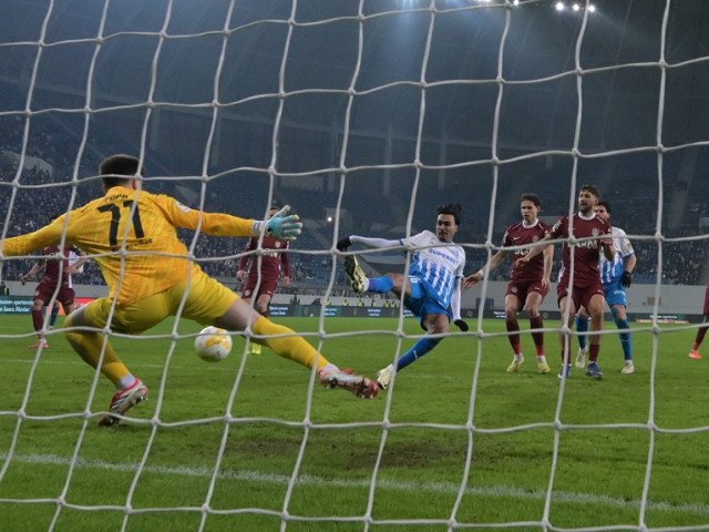 Universitatea Craiova primește, astăzi, vizita celor de la CFR Cluj într-un meci crucial din Liga I, cu începere de la ora 20:30, pe teren propriu