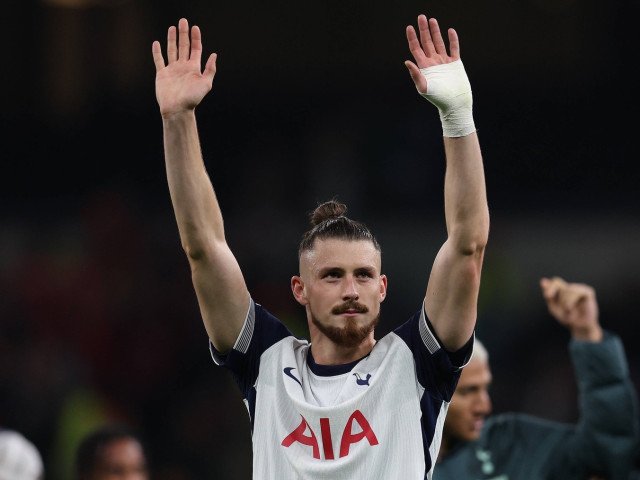 Radu Drăgușin aproape de Tottenham în drum spre despărțire