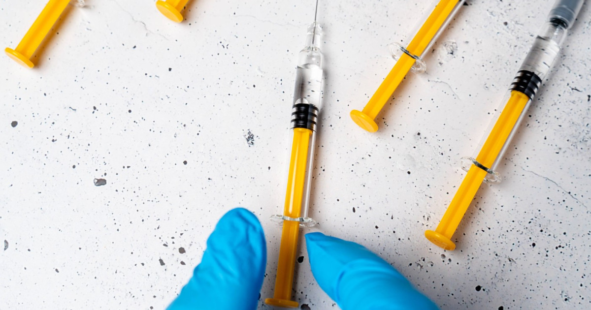 Polonia va fi obligată să distrugă aproximativ 64 de milioane de doze de vaccin împotriva COVID-19, după ce o instanță belgiană a hotărât să îi oblige pe autoritățile poloneze să respecte un acord contractual încheiat în timpul pandemiei cu gigantul farmaceutic Pfizer