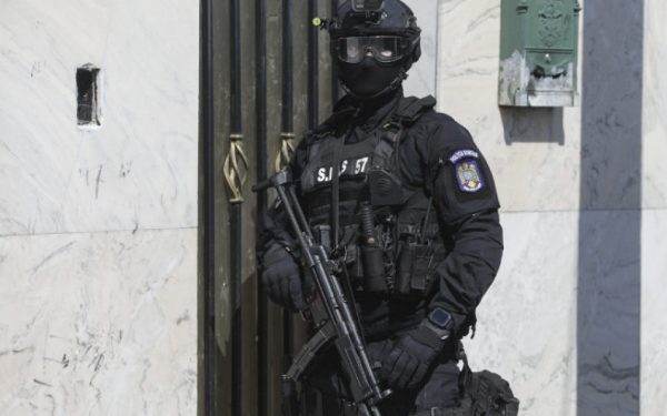 Percheziții-fulger în București și Ilfov: Mafia auto de lux, destructurată