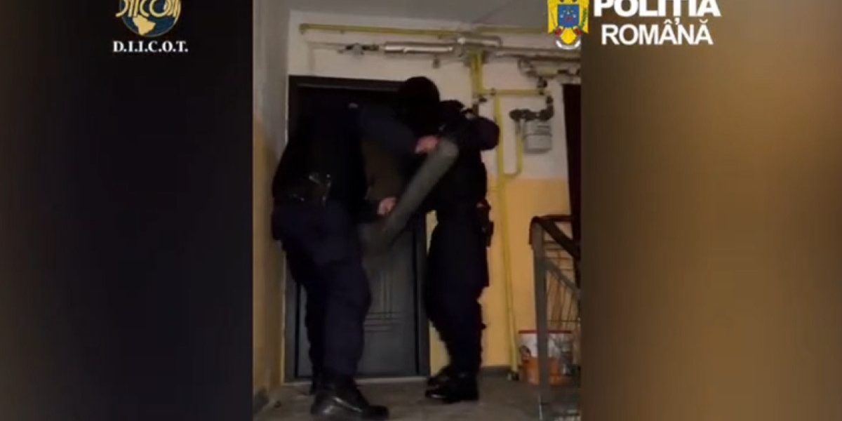 Percheziții-ȘOC la traficanții de droguri: Vindeau în școli, cu reduceri!