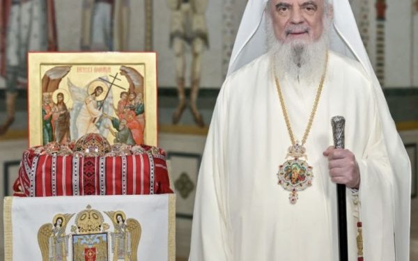 Paște: Patriarhul Daniel cheamă la pace, iubire și fapte bune, acasă și-n lume