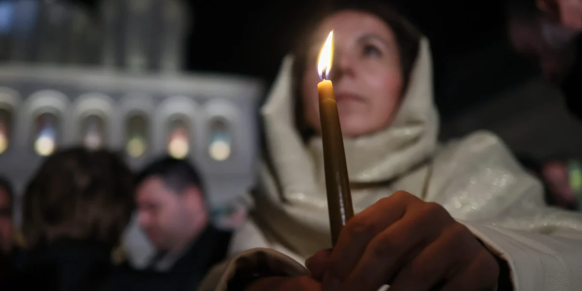 Paște: Ce trebuie să facă românii credincioși în noaptea de Înviere și-n prima zi