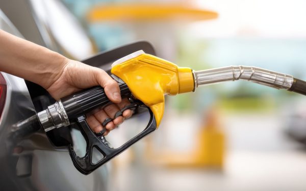 Benzina și motorina mai ieftine pe 13 Aprilie în România! Cât plătești