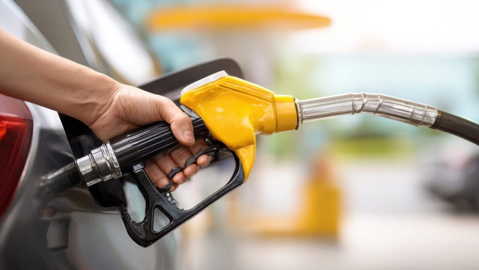 Benzina și motorina mai ieftine pe 13 Aprilie în România! Cât plătești