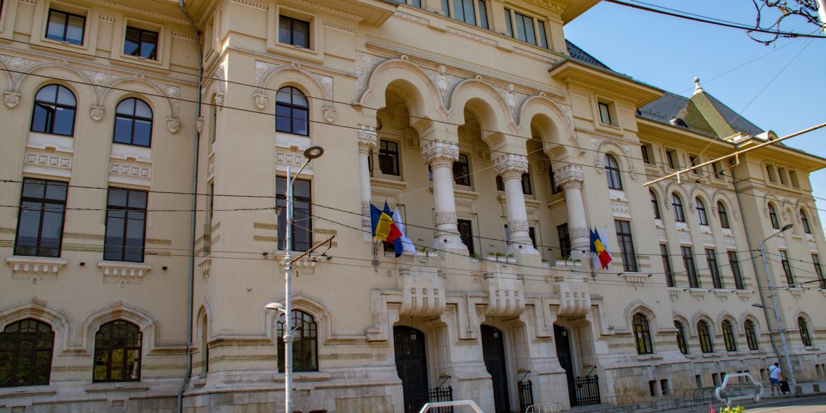 Panouri anti-cezariană în București: Primarul le dă jos, anunță Europa FM