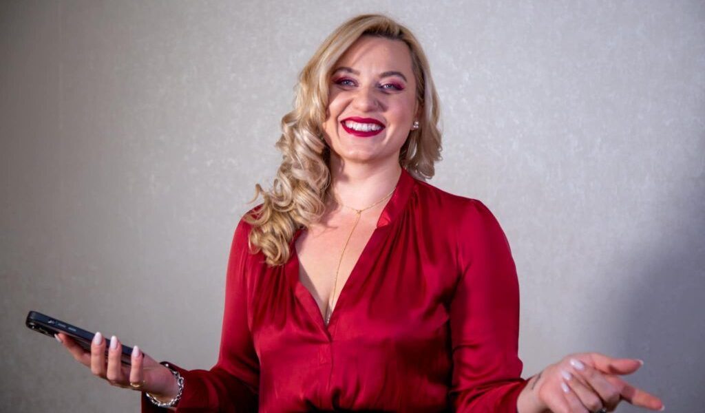 Carieră vs. familie: Femeile, prinse între birou și rolul de mamă-parteneră