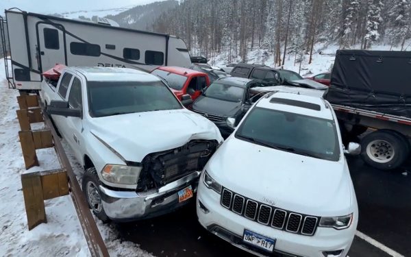 Accident URIAȘ în SUA: Peste 80 de mașini implicate. Ce a dus la carambol