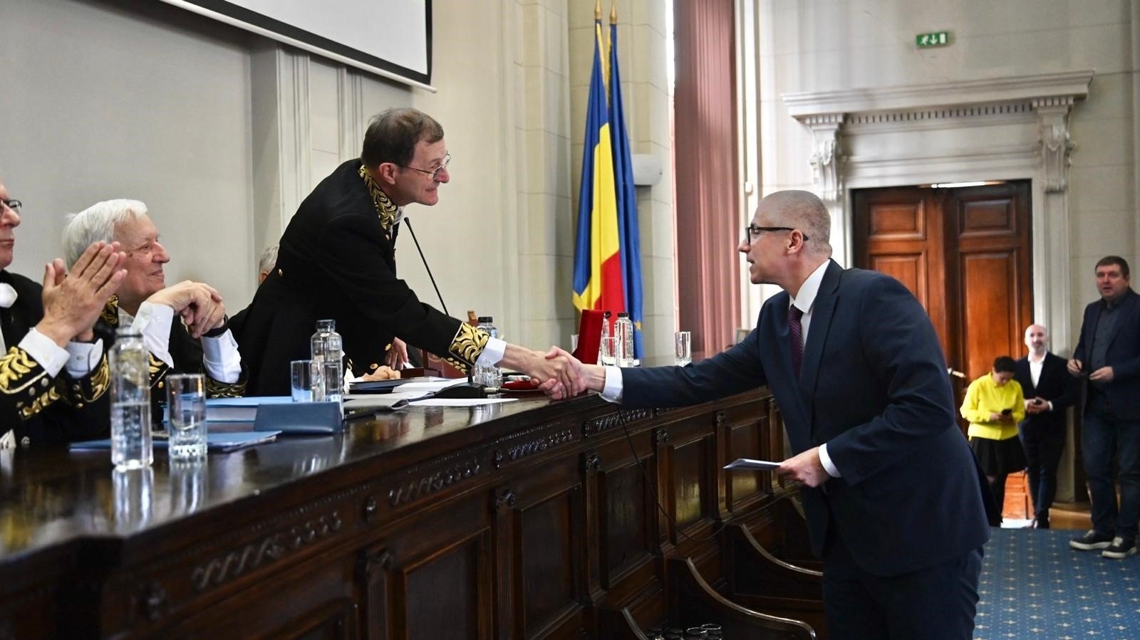 Ministrul Justiției, Radu Marinescu, a susținut luni un discurs la Academia Română cu ocazia împlinirii a 160 de ani de la înființarea acestei instituții, eveniment la care a fost prezent și Președintele Academiei, Ioan Aurel Pop