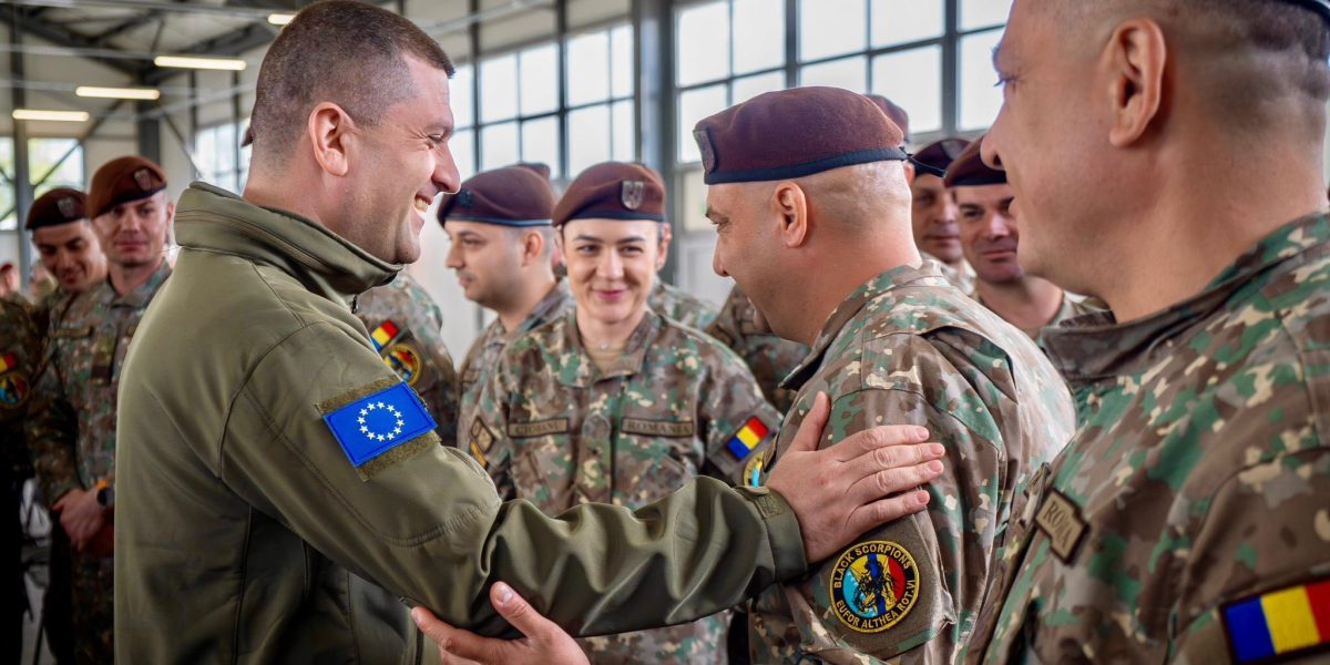 Miniștrii Apărării și MApN, la militarii din Bosnia. România conduce misiunea UE