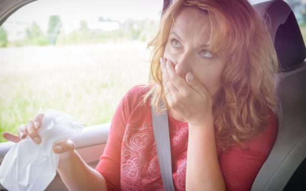 Mașina nu te mai chinuie: Gesta asta simplă te scapă de răul de mișcare