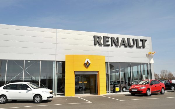 Renault dă afară 2.400 de angajați: Planurile de luptă cu mărcile chineze