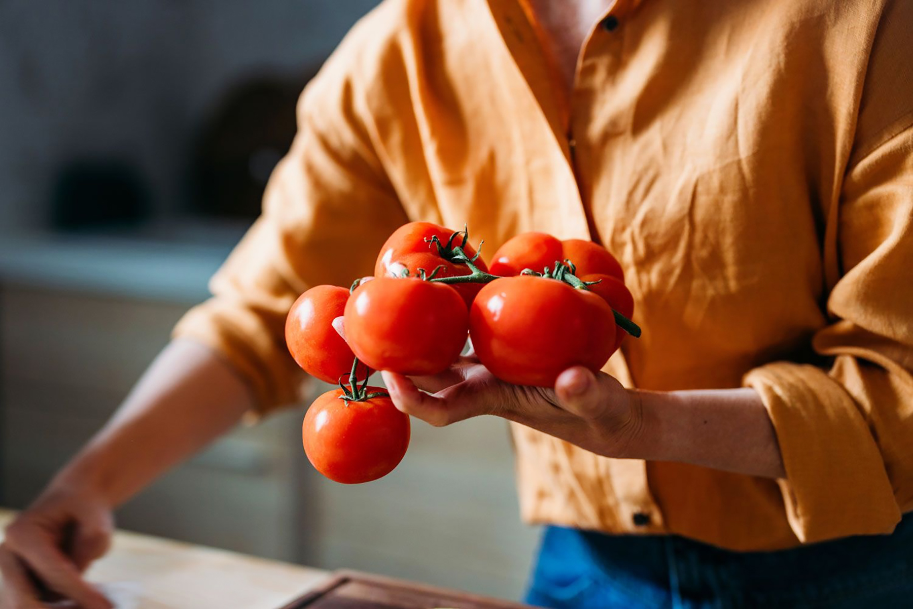 Primele roșii românești ieși pe tarabe, dar prețul e de AUR