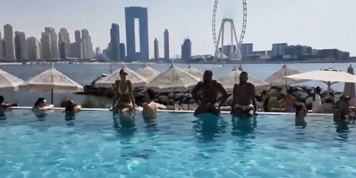 Paradisul turistic, lovit crunt de război: cazări triplate la minus