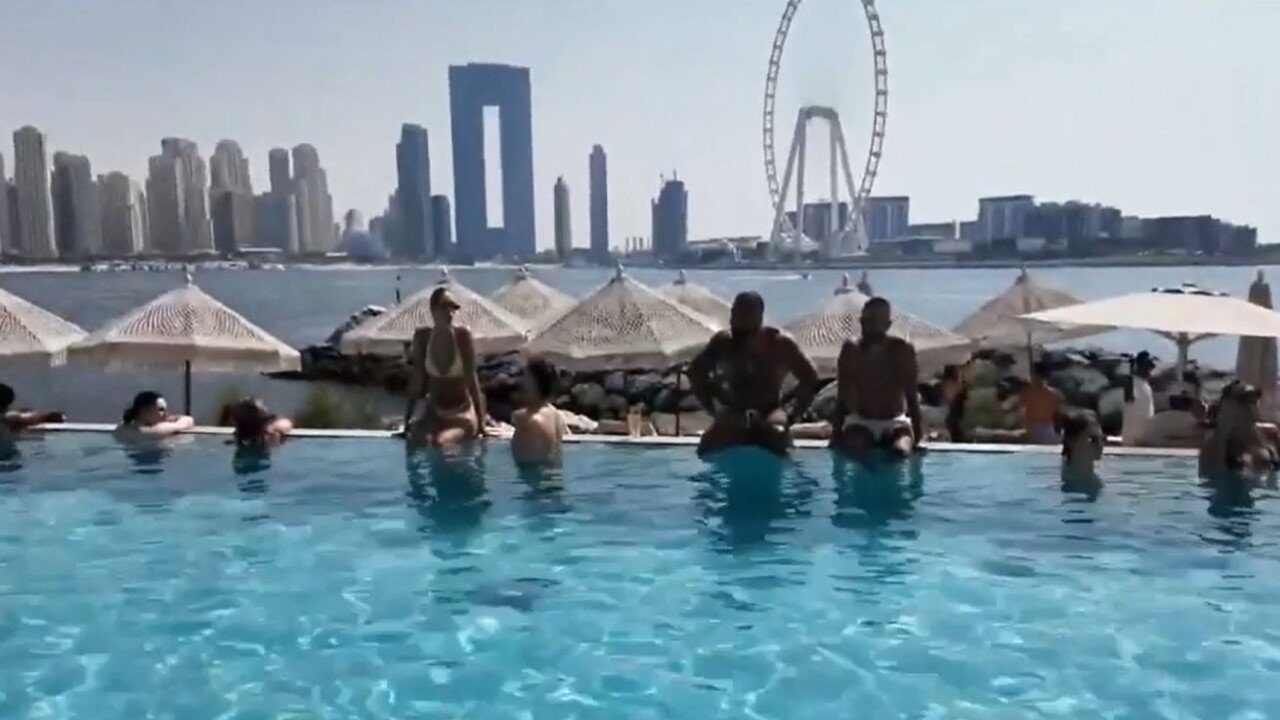 Paradisul turistic, lovit crunt de război: cazări triplate la minus