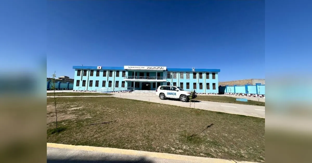 Kandahar, Afganistan – În ciuda restricțiilor impuse femeilor și fetelor de către talibani și a unui sistem de educație profund afectat de conflict și intervenții internaționale, au fost inaugurate șase noi școli în provincia Kandahar