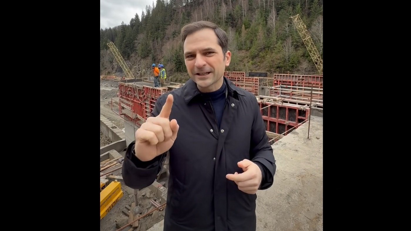 Burduja promite energie ieftină pentru 50.000 de case, acuzând ONG-urile de sabotaj în proiectul hidrocentei de 44 de ani