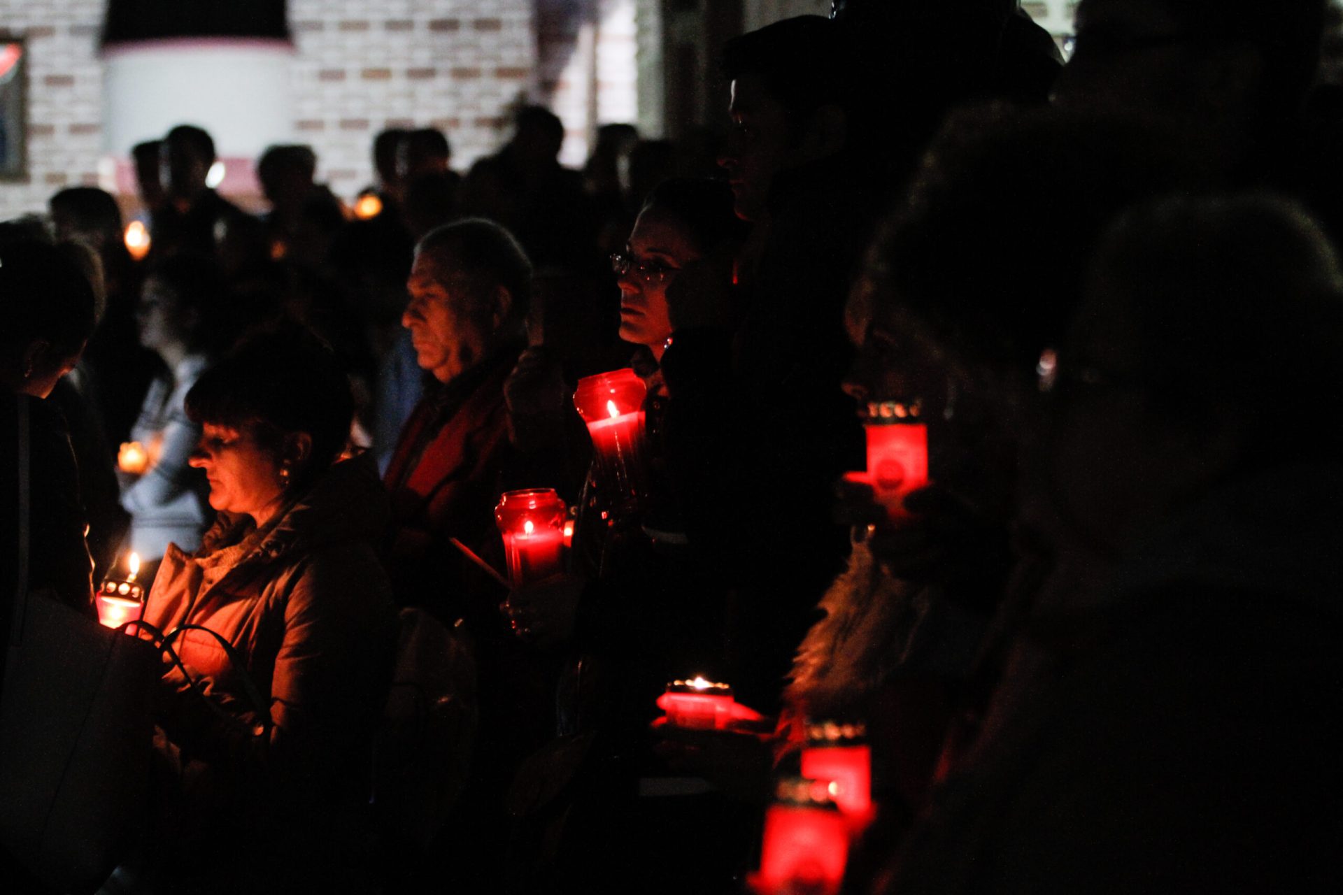 Trei din patru români intenționează să participe la slujba de Înviere anul acesta, conform unui sondaj INSCOP Research, și preferă să petreacă Paștele acasă