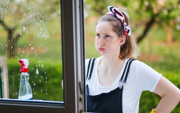 Soluția minune pentru geamuri curate: Ploaia și praful, date la o parte