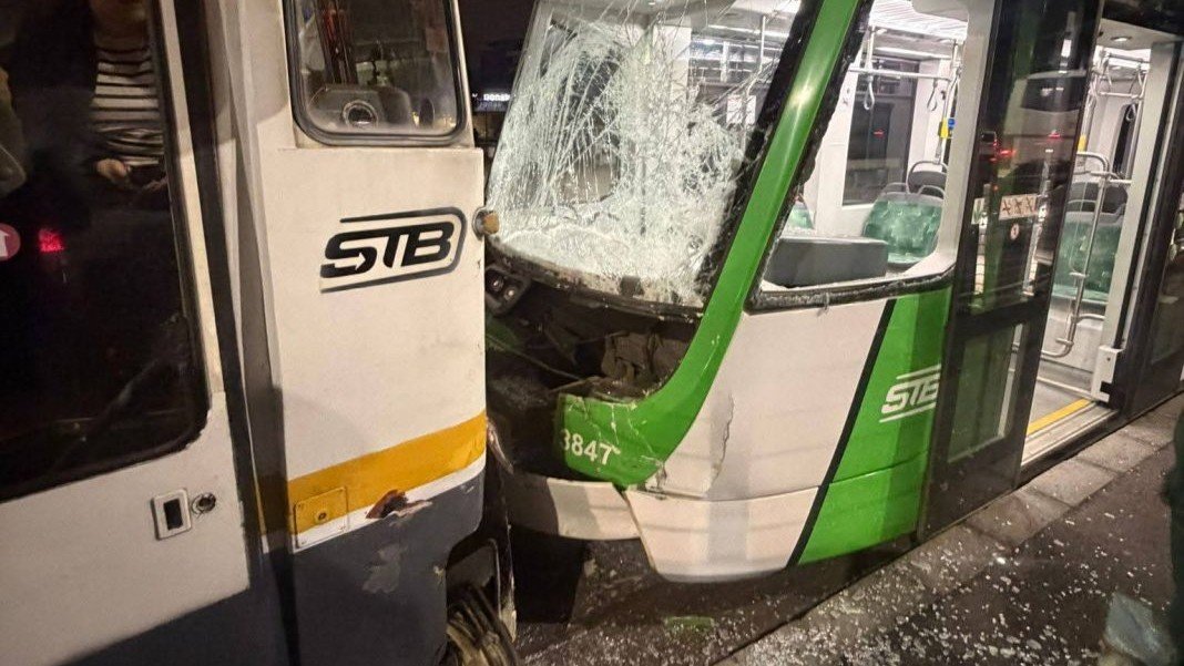 Accident cu două tramvaie în București: un eveniment cu implicații pentru flota de transport public Dimineața zilei de miercuri, 1 aprilie 2026, a fost marcată de un incident care a perturbat traficul pe șoseaua Olteniței din Sectorul 4 al Capitalei