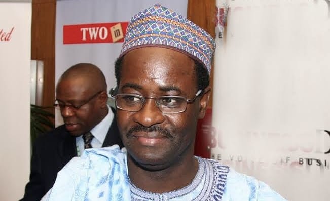 Guvernul federal neagă colapsul economic, dar recunoaște dificultățile Autoritățile de la Abuja susțin că Nigeria nu se confruntă cu un colaps economic, ci trece printr-un proces dificil de ajustare menit să corecteze problemele structurale de lungă durată ale economiei