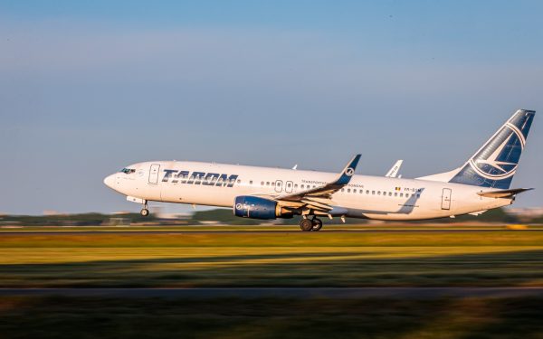 TAROM majorează biletele de avion cu 20%