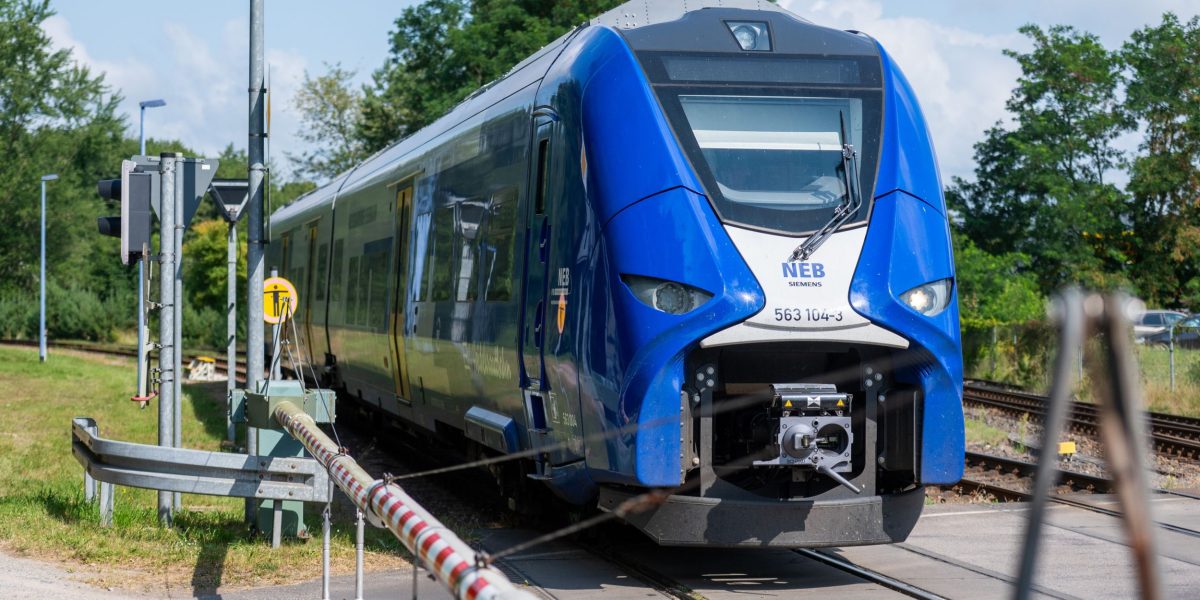 România cumpără trenuri pe hidrogen: Cine vrea să le livreze și unde vor merge?