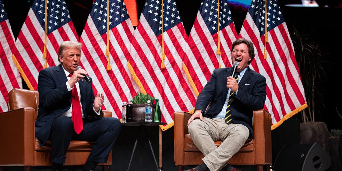 Tucker Carlson: Regret profund că l-a susținut pe Donald Trump. E „chinuit”