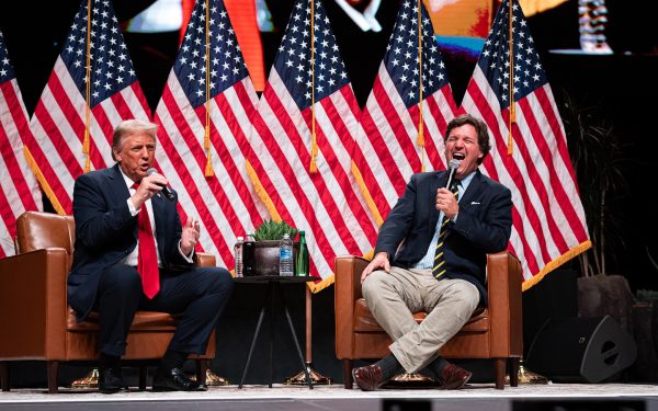 Tucker Carlson: Regret profund că l-a susținut pe Donald Trump. E „chinuit”