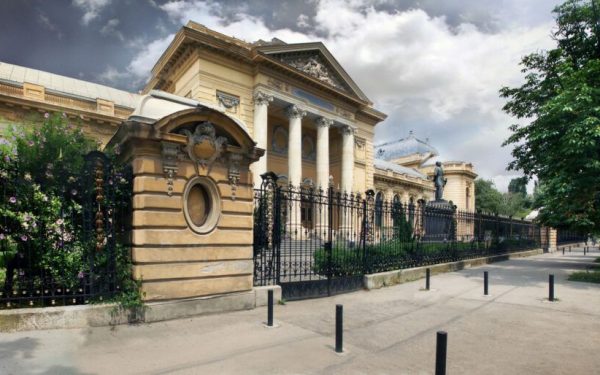 U.M.F. Carol Davila, în top 50 universități din România