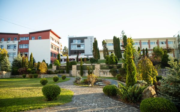 UMF Cluj depășește UBB în SCImago 2026: Locul 2 pentru România!