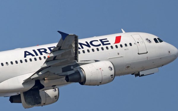 Air France, scumpiri de 50 de euro la biletele de avion din cauza prețului kerosenului